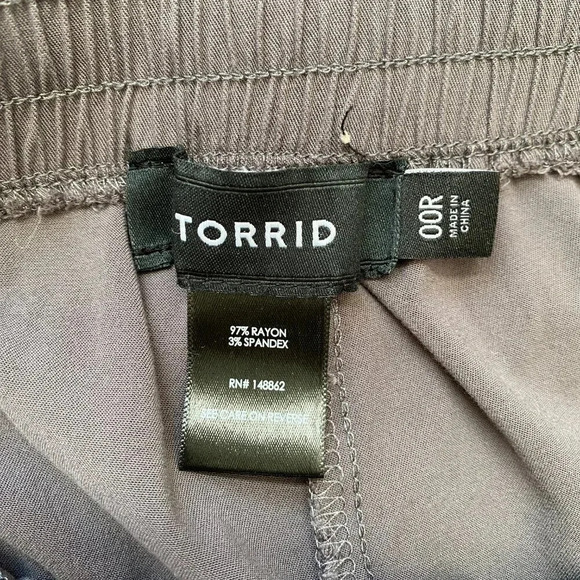 NWOT Torrid Pull-On Wide Leg Stretch Challis Cargo Pant Women's Size 00R Gray - Picture 12 of 13